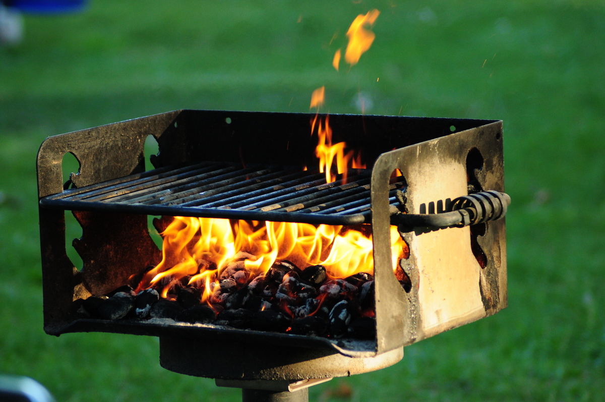 чем разжечь мангал